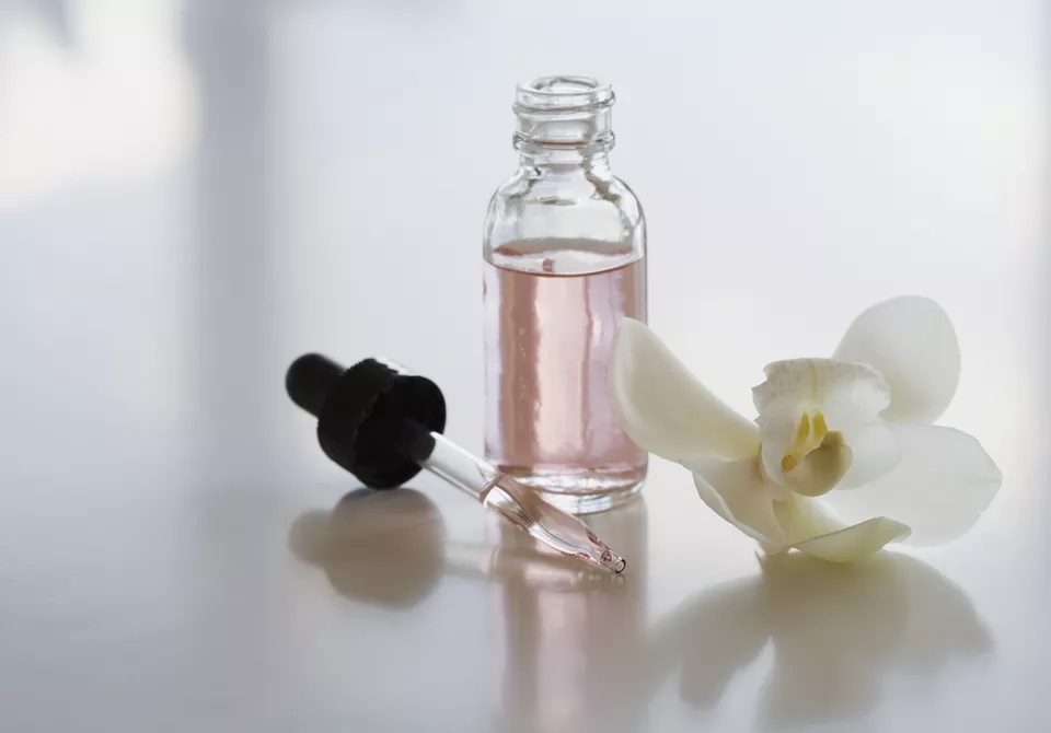 How to Make Perfume Using Essential Oils